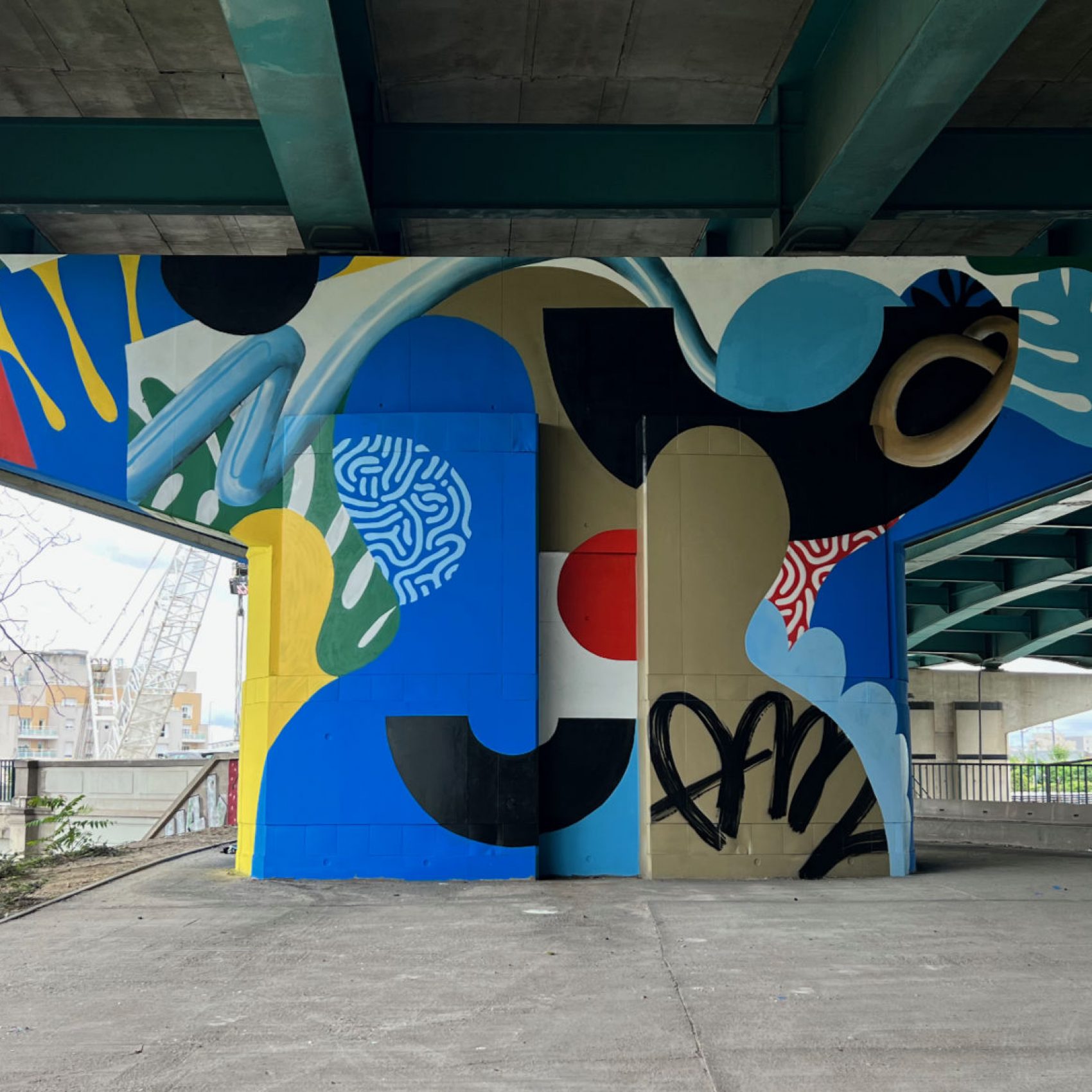 Fresque abstraite d'Amoor sous le pont de l'A86, Street Art Avenue, 2022